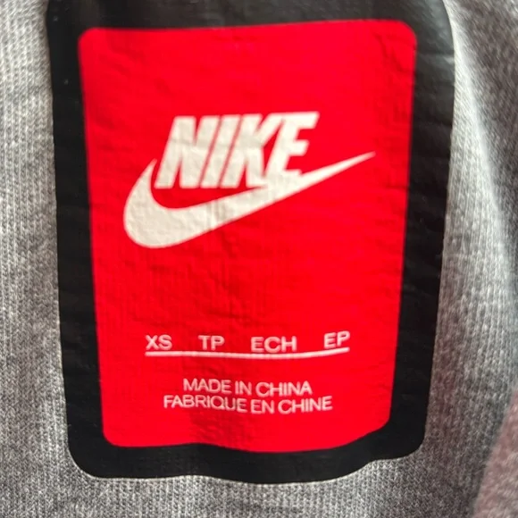 Nike women’s tech fleece cape - Picture 6 of 9